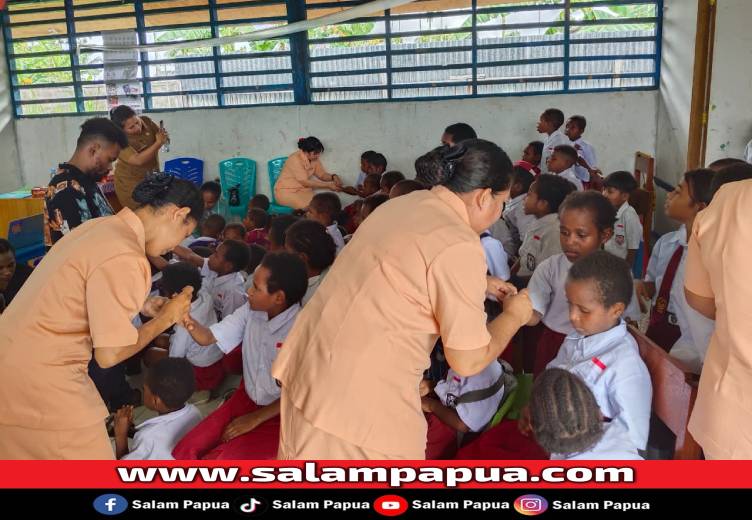 Sambut HUT Dharma Wanita Ke-26, Dinkes-PPKB Papua Tengah Gelar Bakti Sosial