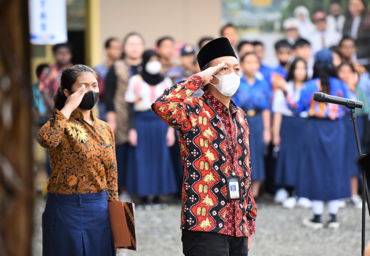 Bayu Widyatmoko, Kepala Sekolah YPJ Tembagapura Dan 20 Tahun Mengabdi Bagi Pendidikan Anak-Anak Papua