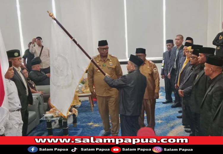 Bupati Mimika Lantik Muhammad Darwis Sebagai Ketua LPTQ Periode 2025–2030