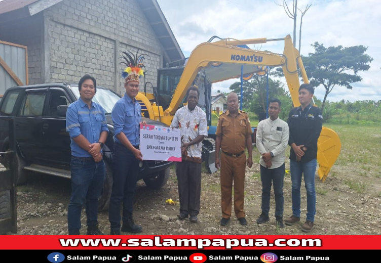 SMK Harapan Timika Terima Bantuan Alat Berat Dari United Tractors Site Timika