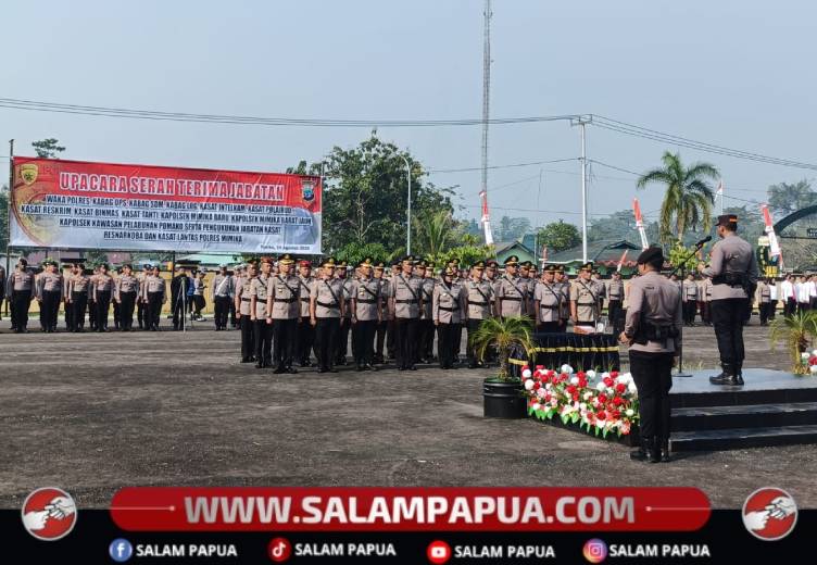 Suasana upacara serah terima jabatan (Sertijab) 26 Pejabat utama lingkup Polres Mimika, Polda Papua Tengah di Mapolres Mimika Mile-21 Kuala Kencana, Senin (24/8/2026)(Salampapua.com/Acik)