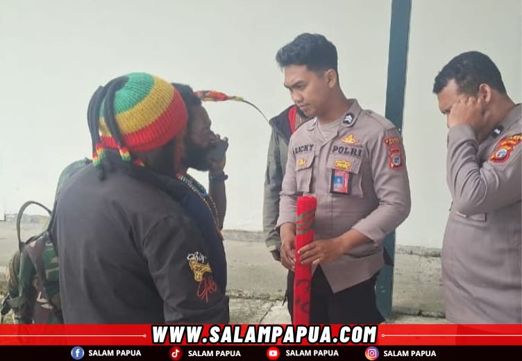 Polisi Amankan Puluhan Anak Panah Dari Penumpang Pesawat Di Bandara Mozes Kilangin