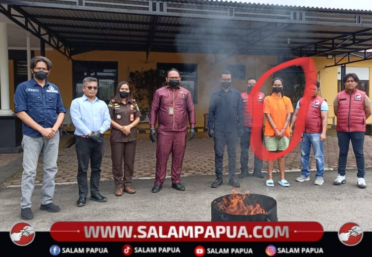 Jual Ganja, Gadis Di Timika Terancam 6 Tahun Penjara, Polisi Buru Dua DPO