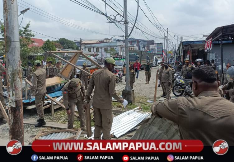 Tegakkan Perda, Satpol PP Mimika Bongkar Ratusan Bangunan Liar Dan Lapak PKL Di Kota Timika