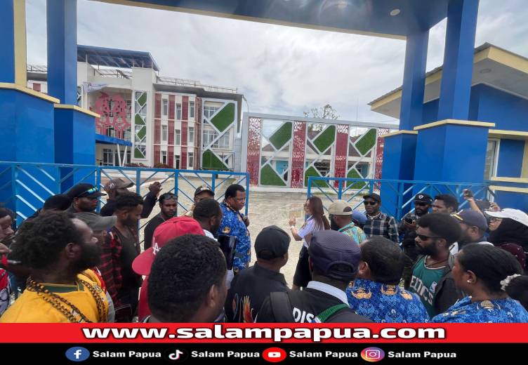 Tuntut Realisasi Penerbangan Subsidi, Warga Arwanop Palang Kantor Dishub Mimika