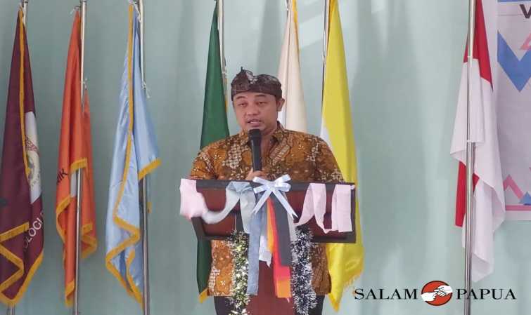 Kepala BPSDMP Kominfo UPT Makassar, Dr. R.M Agung Harimurti,M.Kom saat menyampaikan sambutan dan sekaligus membuka kegiatan (Foto:salampapua.com/JR)
