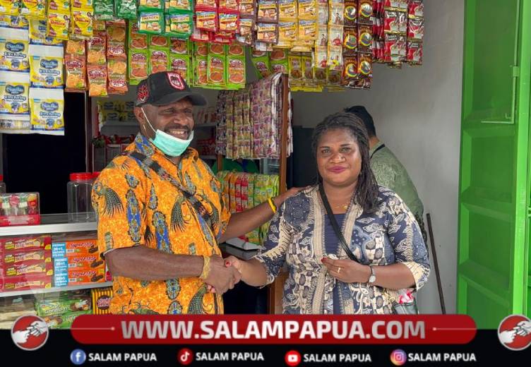 Siap Beroperasi, YPMAK Kembali Serahkan 4 Kunci Kios Ke Binaan UMKM