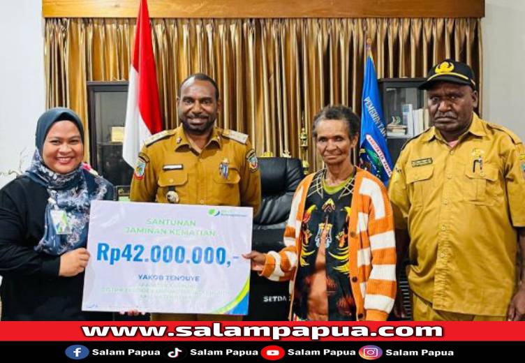 Santunan JKM Rp 42 Juta Diserahkan BPJS Ketenagakerjaan Kepada Ahli Waris Di Kabupaten Paniai