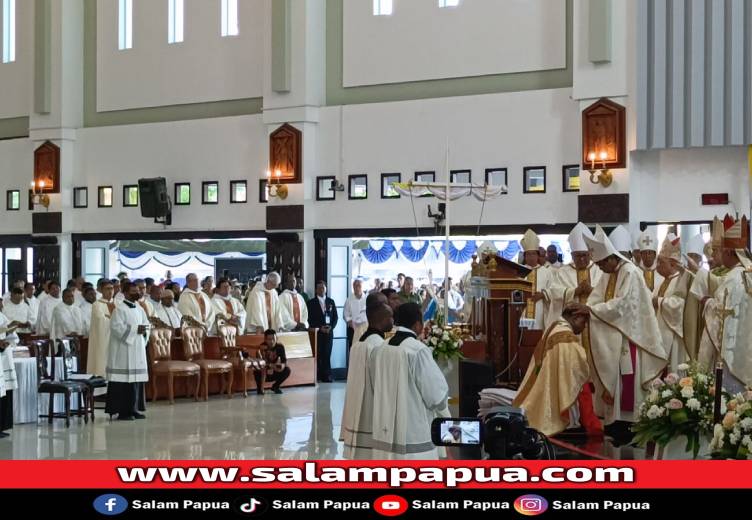 Mgr. Bernardus Bofitwos Baru, OSA: Putra Papua Kedua Yang Dithabiskan Menjadi Uskup Di Tanah Papua