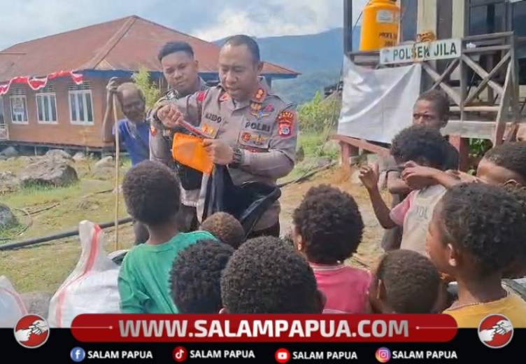 Beri Perlengkapan Sekolah, Kapolres Mimika Jemput Keluarga Korban Penyanderaan Jila