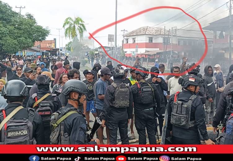 Aksi Blokade Jalan Ahmad Yani Timika Lumpuhkan Aktivitas Belajar Di SDN 3 Koperapoka Timika