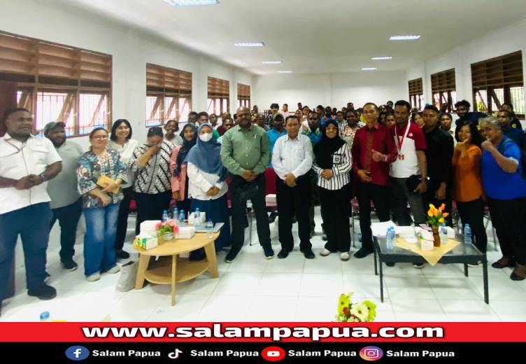 Ketua Pengurus YPMAK Tekankan Pentingnya Peningkatan SDM Mimika Di Kuliah Umum UTI