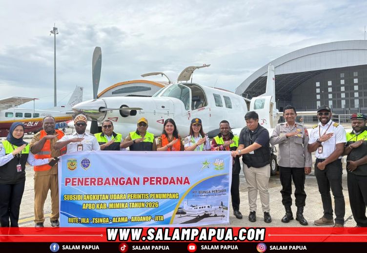 Foto bersama usai launching penerbangan perdana subsidi angkutan udara perintis lima rute (salampapua.com/Evita)